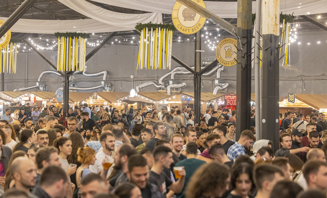 Beer Factory Festival: Η καρδιά της Αθήνας θα «αφρίσει» και θα μυρίσει κριθάρι, μαγιά και λυκίσκο!