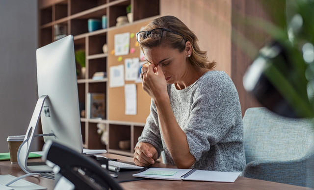 Burnout στην δουλειά; Δες τι το προκαλεί και τι πρέπει να κάνεις για να το αποφύγεις