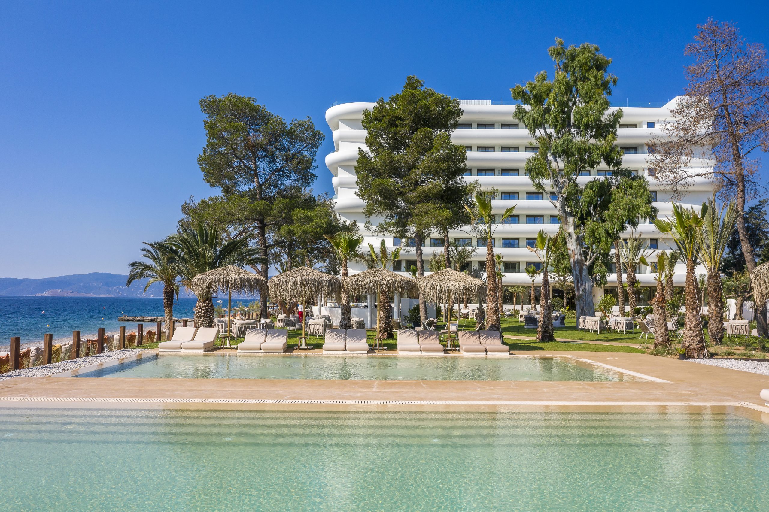 Isla Brown Corinthia: Ένα πεντάστερο καταφύγιο με νησιώτικο αέρα λίγο έξω από την Αθήνα