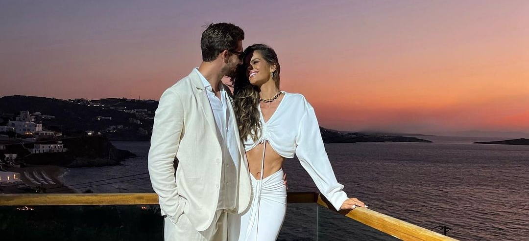 Izabel Goulart: Στη Μύκονο με εντυπωσιακό outfit για τα γενέθλια του συντρόφου της