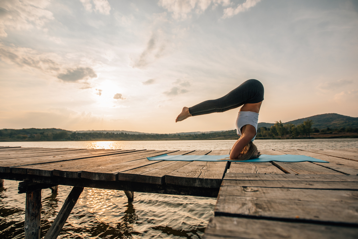 Yoga: 5 οφέλη που σου προσφέρει και γιατί πρέπει να την εντάξεις σήμερα στην ρουτίνα σου