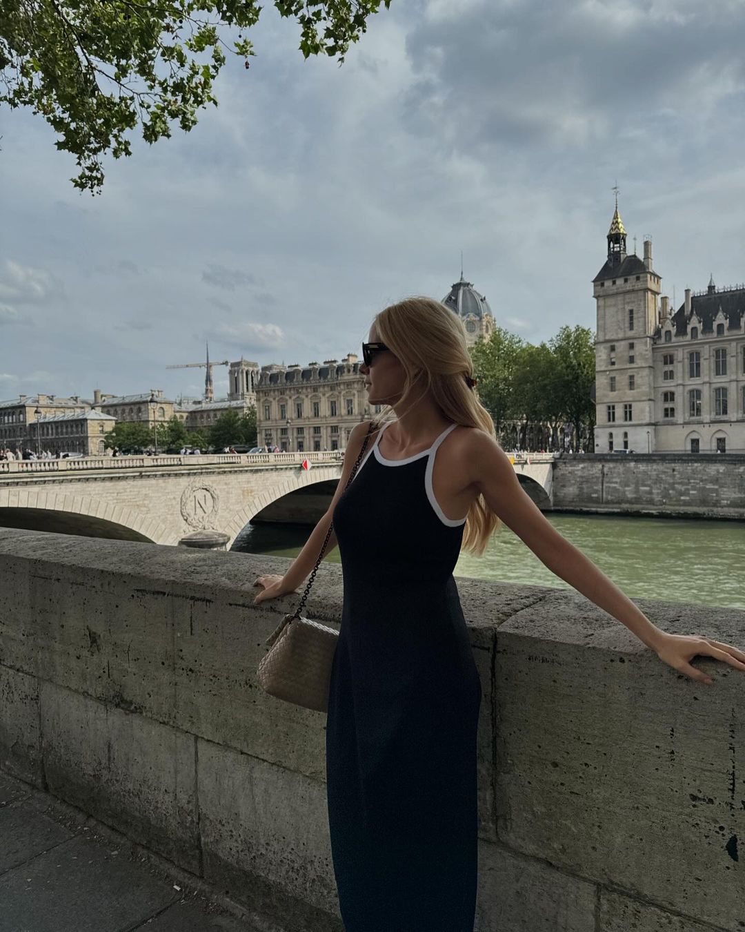 Δούκισσα Νομικού: Τα 3 φορέματα που επέλεξε στο ταξίδι της στο Παρίσι είναι θηλυκά και ρομαντικά ταυτόχρονα