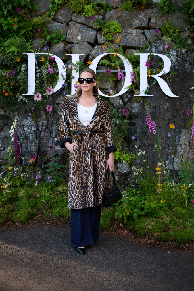Jennifer Lawrence: Φόρεσε την μεγαλύτερη τάση στο fashion show του Dior