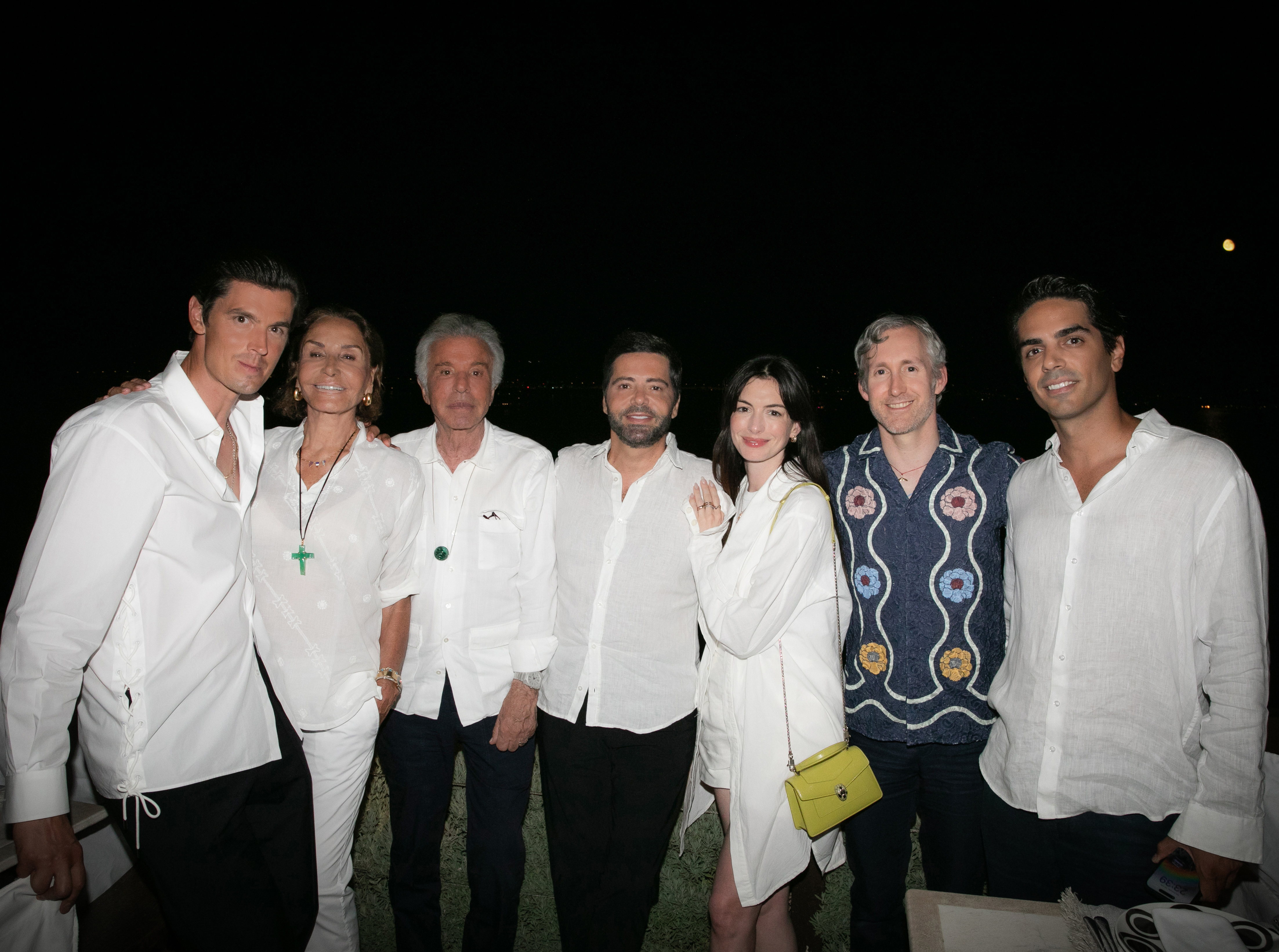 To διεθνές jet set πάντα στο Island: Giancarlo Giammetti, Anne Hathaway και εκλεκτοί καλεσμένοι στην Αθηναϊκή Ριβιέρα