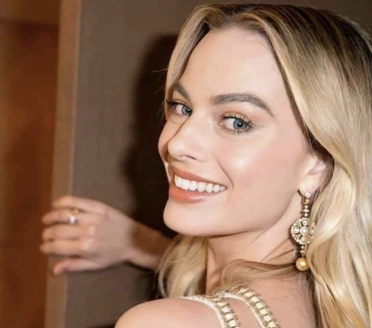 Margot Robbie: Είναι έγκυος στο πρώτο της παιδί – Φωτογραφία