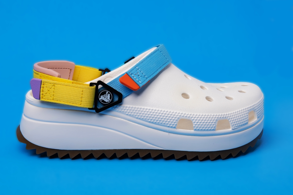 Crocs: Είναι τελικά τόσο καλά για τα πόδια μας; - Πότε να τα επιλέγουμε και πότε όχι