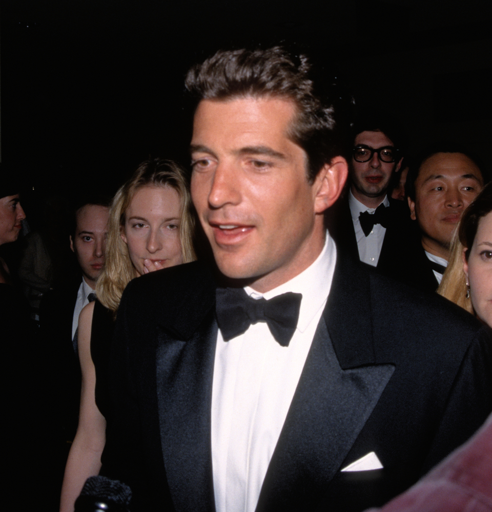 John Kennedy Jr – Carolyn Bessette: Νέες λεπτομέρειες για την μοιραία πτήση που έβαλε τέλος στο μεγάλο τους Love Story