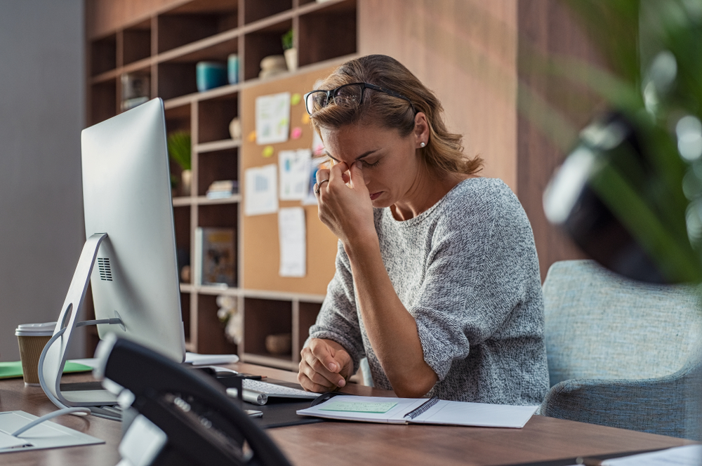 Burnout στην δουλειά; Δες τι το προκαλεί και τι πρέπει να κάνεις για να το αποφύγεις