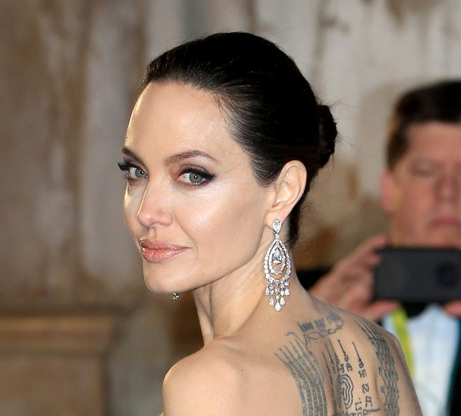 Angelina Jolie: Επιβεβαίωσε τη νέα της σχέση με μια φωτογραφία;